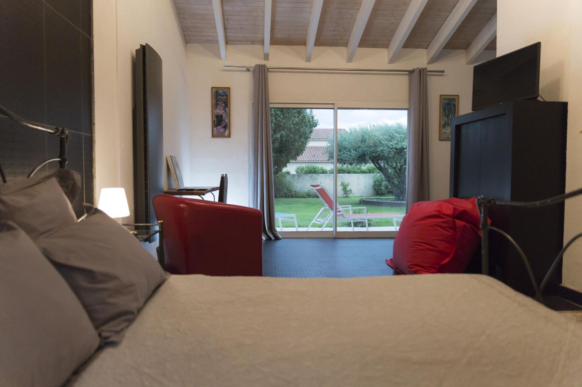 La Casa Nert Hotel Millas Bagian luar foto
